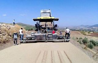 Köy yollarının yapımı tam gaz sürüyor
