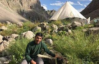 Koyunlara bakarken ders de çalıştı, hayalini kurduğu...