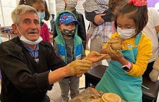 Küçük eller çamurla buluştu