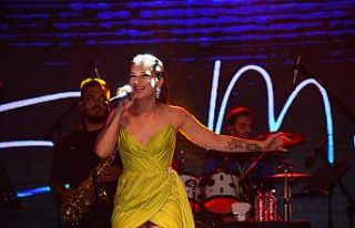 Kurtuluş coşkusu Ece Mumay ile devam etti