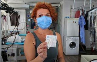 Kuru temizlemeci kadın esnaftan örnek davranış