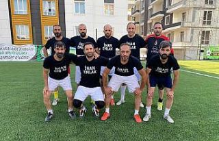 Kurumlar arası futbol turnuvasında Esnaf Sanatkarlar...