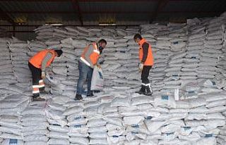 Kuşadası’nda 2 bin 500 aileye yakacak yardımı