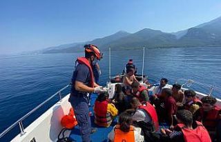 Kuşadası’nda 68 düzensiz göçmen kurtarıldı