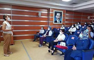 Kütahya’da hemşire adayları yüz yüze eğitime...