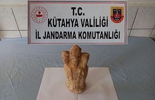 Kütahya’da Roma dönemine ait üç başlı heykel...