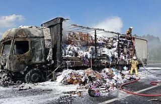 Kuzey Marmara Otoyolu’nda tekstil ürünleri yüklü...