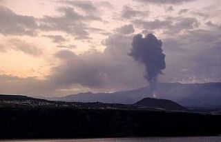 La Palma’daki Cumbre Vieja Yanardağı yeniden lav...