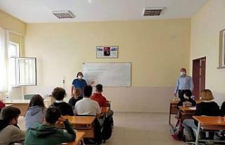 Lapseki’de öğrencilere korona aşısı olun çağrısı