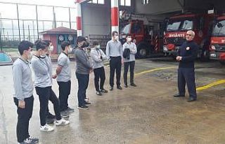 Lise öğrencileri itfaiyeyi yerinde tanıdı