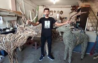 Lodosun sürüklediği dalları sanata dönüştürüyor