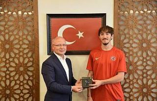 Madalyalı atletten Gürkan’a ziyaret