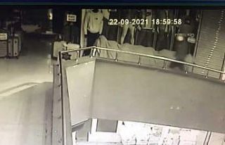 Mağazadan 10 dakikada 2 valiz ve 3 mont çalan şahıs...