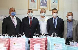Malatya’da ilkokul öğrencilerine kırtasiye desteği