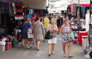 Manavgat’ta yağan yağmur esnafa yaradı, turistler...