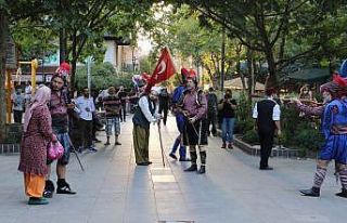 Manisa’da kurtuluş günü etkinliklerinde tiyatro...