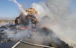 Manisa’da saman yüklü tır alev alev yandı