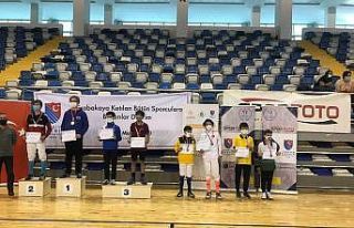 Manisalı eskrim sporcularından bir madalya daha