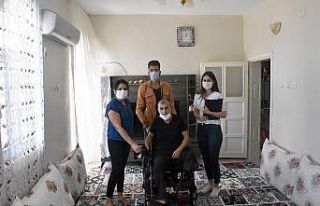 Mardin’de engelli vatandaş akülü sandalye ile...