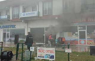 Marketin deposunda çıkan yangın panik oluşturdu