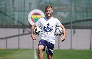 Max Meyer: "Takımımız ve hocamız iyi, antrenmanlar...