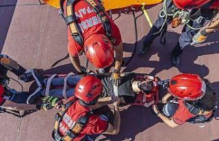 Mersin itfaiyesinden nefes kesen yangın tatbikatı