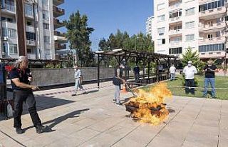 Mersin’de ’Emekli Evi’ sakinlerine yangın söndürme...