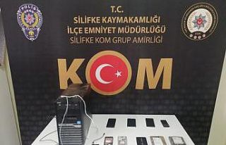 Mersin’de kaçak cep telefonu ele geçirildi