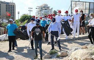 Mersin’de kıyı temizliği etkinliği yapıldı
