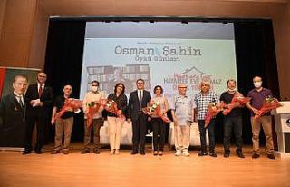 Mersin’de öykü etkinliğine katılanların ödülleri...