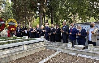 Metin Oktay kabri başında anıldı