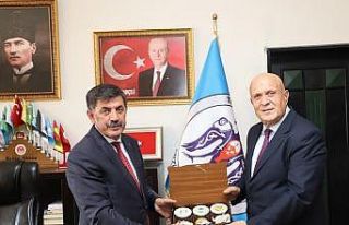 MHP’li komşu belediye başkanları fikir alış...