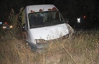 Minibüs ile traktör çarpıştı: 4 yaralı