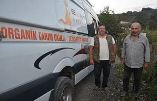Minibüsünü ’Organik Tarım Okulu’na çevirdi,...