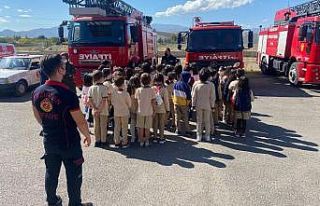 Minik öğrencilerden itfaiyeye ziyaret