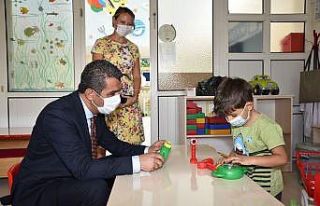 Minikler ilk kez okulla buluştu