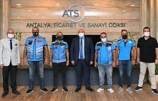 Moto-kuryeler fazla çalışma saatleri ve ekipmanlardan...