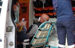 Motosiklet ile kamyonet çarpıştı: 1 yaralı