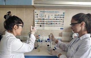 MSKÜ’de, Covid-19 test kiti çalışmasında bir...