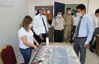 Müdür Gönen, mozaik kursunu inceledi