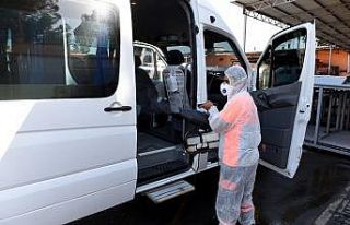 Muratpaşa Belediyesi okul servis araçlarını dezenfekte...