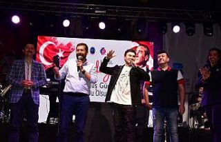 Mustafa Ceceli Sındırgı’yı coşturdu