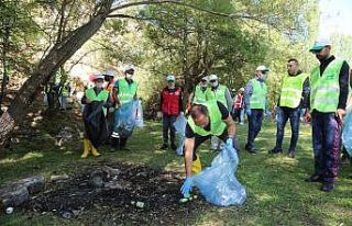 Niğde’de Dünya Temizlik gününde caddeleri temizlendi
