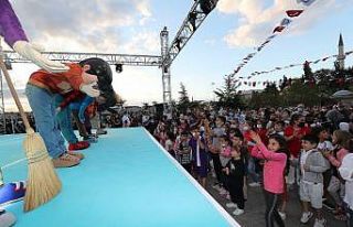 Öğrenciler doyasıya eğlenip yaza veda ettiler