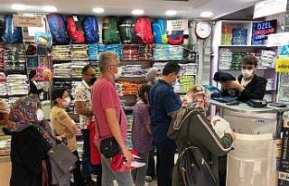 Öğrenciler ve velilerde okul kıyafeti telaşı...