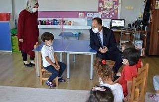 Öğrencilerin heyecanına ortak oldu