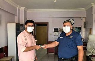 Öğrencinin ev kirasının içinde bulunduğu cüzdanı...