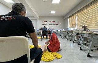 Öğretmenlere ilk yardım eğitimleri veriliyor