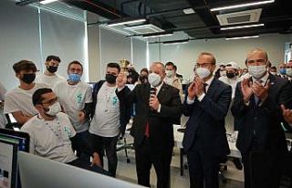 Öğretmensiz ve iş garantili yazılım okulunun...