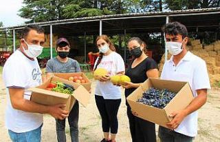 Okul bahçesinde yetiştirip ihtiyaç sahiplerine...